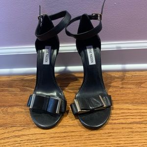 Black Steve Madden heals